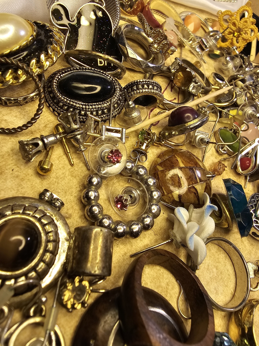 Vintage Sellers Crafters Bundle Jewelry Earrings Necklaces Rando - Picture 6 of 17